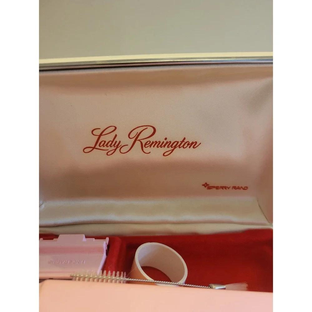 Vtg Lady Remington Electric Shaver MCM Grooming Kit Pink Gold - Untested no Cord
